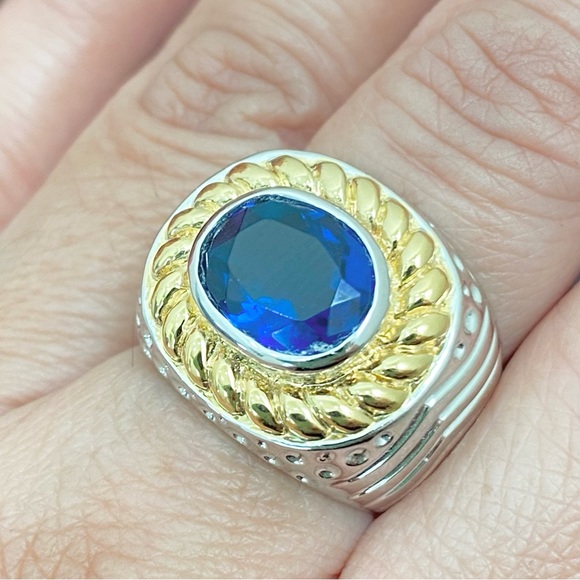 Vintage Unsigned Two-tone Blue Sapphire Rhinestone Rhodium Plated Ring Size 8 - Picture 2 of 13